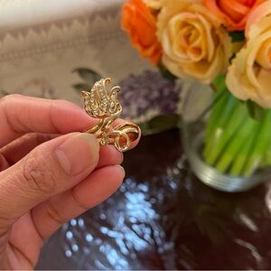 Elegant Gold Tulip Ring with Crystals